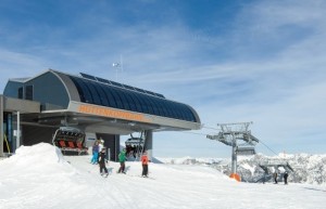 Bergstation mit Solarmodulen (Quelle: Doppelmayr)
