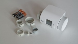 Der Heizkörperthermostat für das RWE SmartHome wird mit Adaptern für gängige Heizkörper-Ventile geliefert