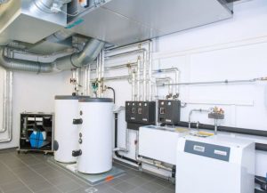 Die Effizienz des hydraulischen Systems ist entscheidend für die Effizienz der Wärmepumpe. Wärmepumpe im House of Energy in Kaufbeuren/Allgäu.