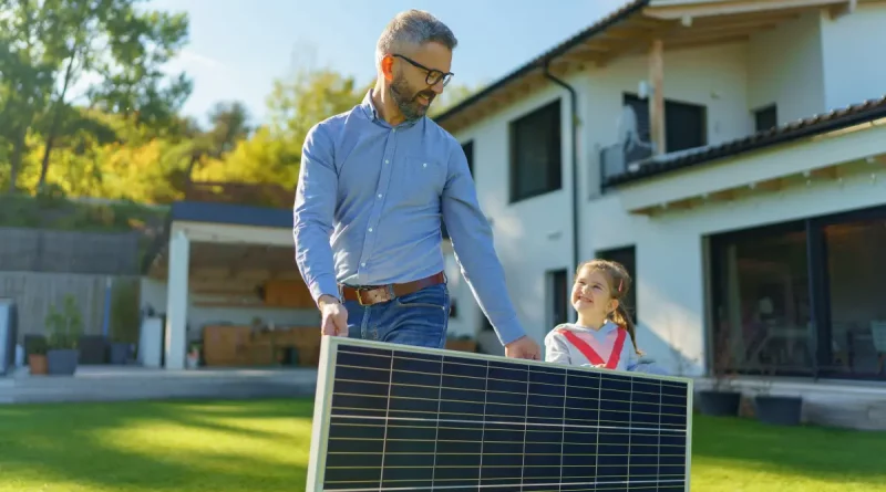 Balkonkraftwerke sicher montieren: Strom vom eigenen Mini-PV-Modul