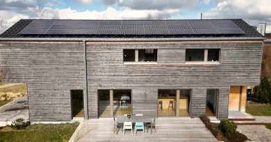 Ganzheitliche Energiekonzepte im Holzhausbau: Baufritz und E3/DC setzen auf Eigenversorgung
