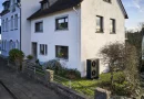Effizient heizen im Bestand von 1957: Wärmepumpe für unsanierte Haushälfte